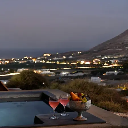 וילה Delightful Santorini Villas | 4 Bedrooms | Killua | Spacious Terraces With Hot Tubs | *