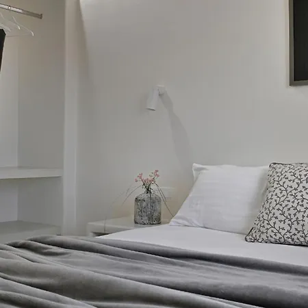 וילה Delightful Santorini Villas | 4 Bedrooms | Killua | Spacious Terraces With Hot Tubs | *